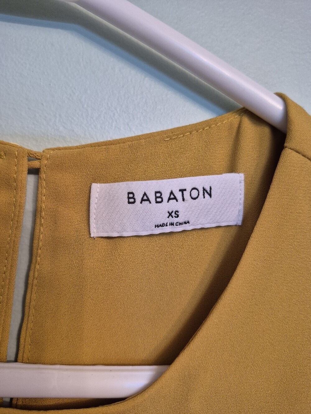 Babaton Aritzia Women's Contemporary Minimalist Mustard Cropped Blouse Size XS-S - Picture 4 of 6
